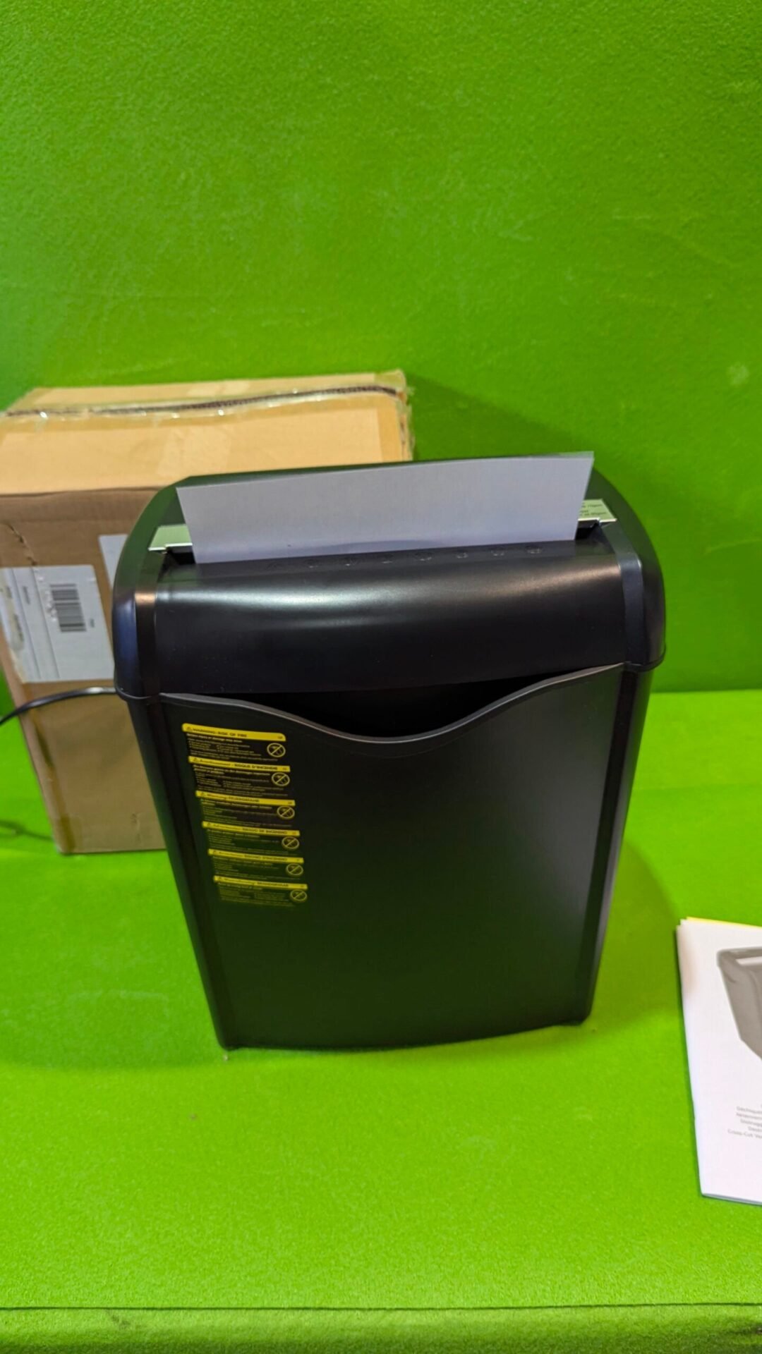 Foto 3 de Amazon Basics Destructora de papel y tarjetas con Defecto