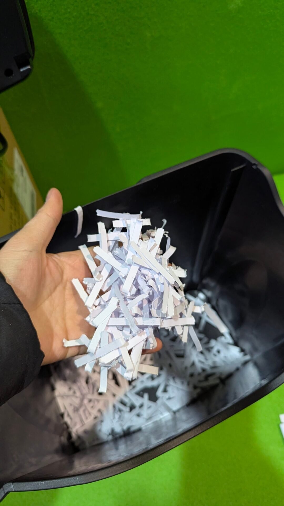 Foto 6 de Amazon Basics Destructora de papel y tarjetas con Defecto