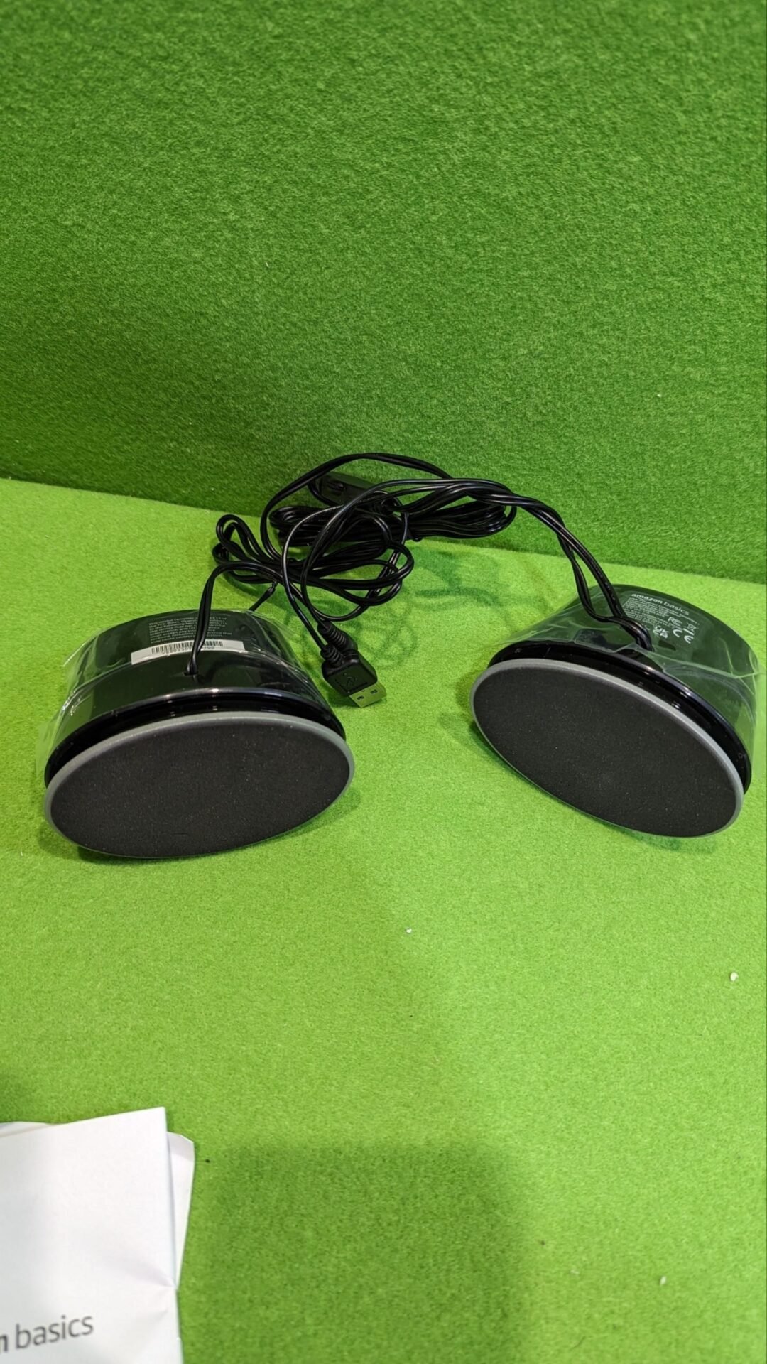 Foto 2 de Amazon Basics – Parlantes para computadora alimentados por USB con sonido dinámi