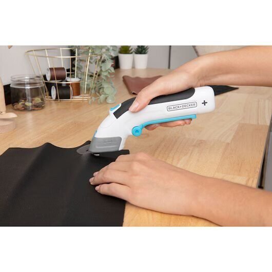 Foto 2 de BLACK+DECKER Tijeras 3,6v, Gatillo extralargo, Luz LED