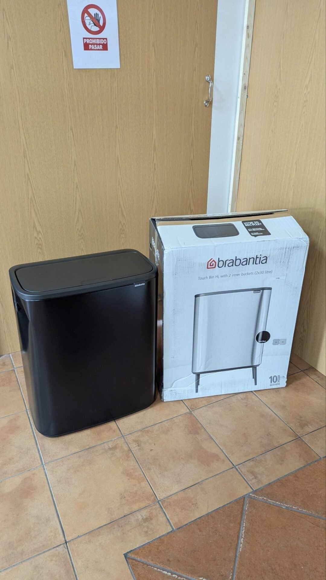 Foto 2 de Brabantia Basurero Negro mate 60L
