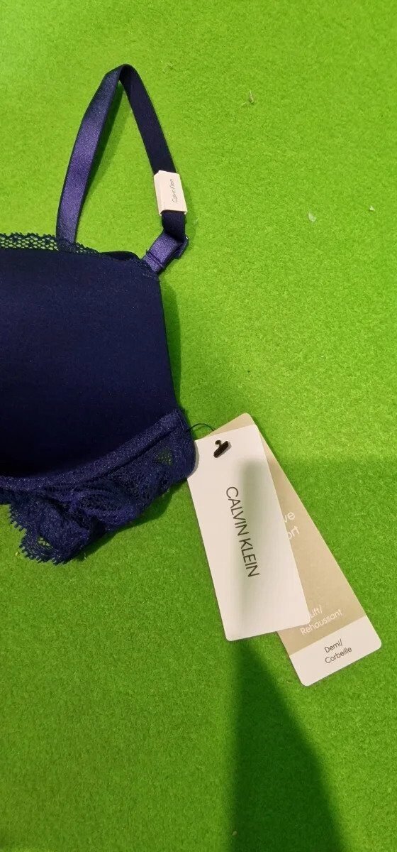 Foto 3 de Calvin Klein Brasier Lift Demi Talla: 85A