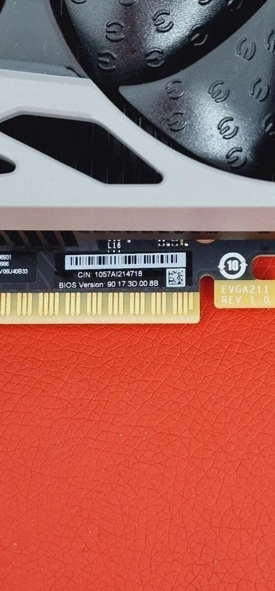 Foto 5 de EVGA GeForce GTX 1650 SC ULTRA ventilador doble