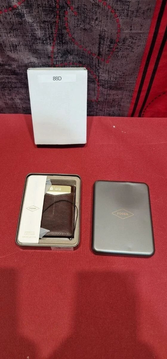 Foto 2 de Fossil Men’s Derrick Tarjetero de piel