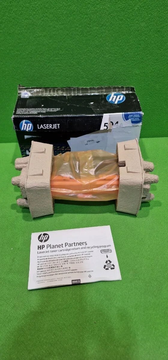 Foto 2 de HP 504A CE252A Amarillo