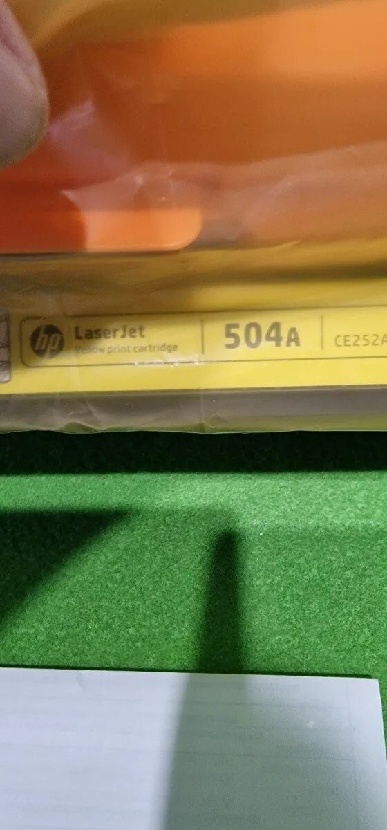 Foto 4 de HP 504A CE252A Amarillo