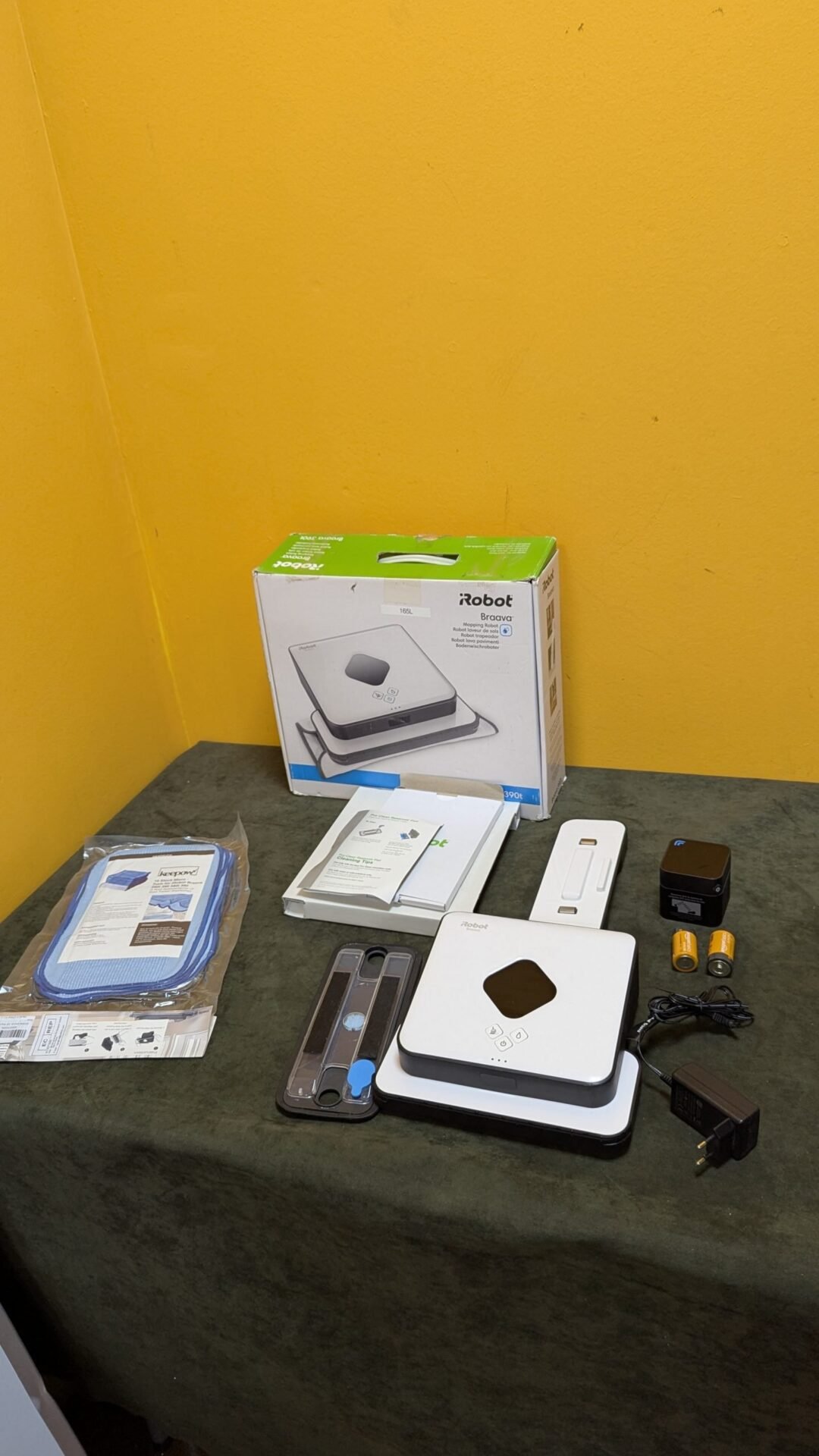 Foto 2 de iRobot Braava 390t – Robot trapeador 2 en 1