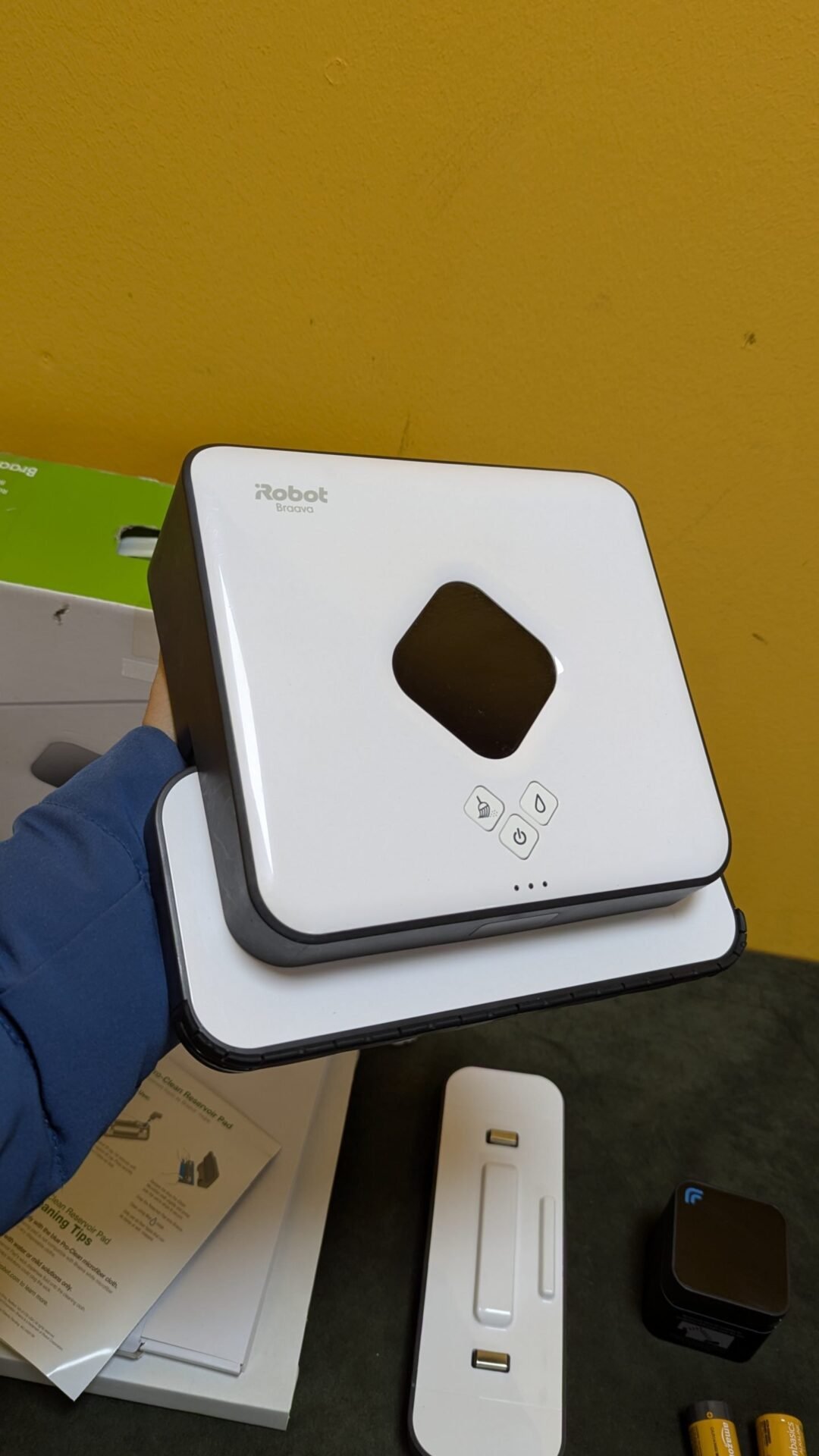 Foto 4 de iRobot Braava 390t – Robot trapeador 2 en 1
