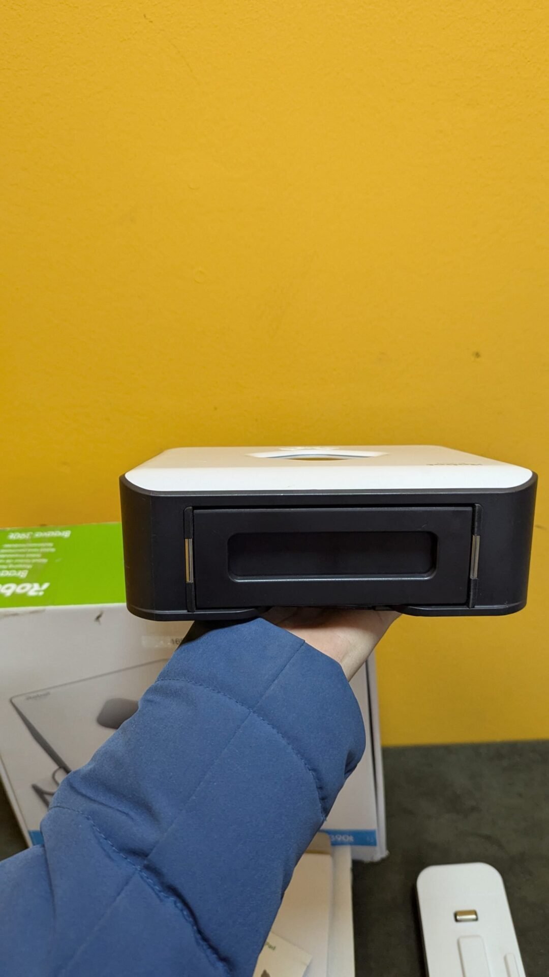 Foto 6 de iRobot Braava 390t – Robot trapeador 2 en 1
