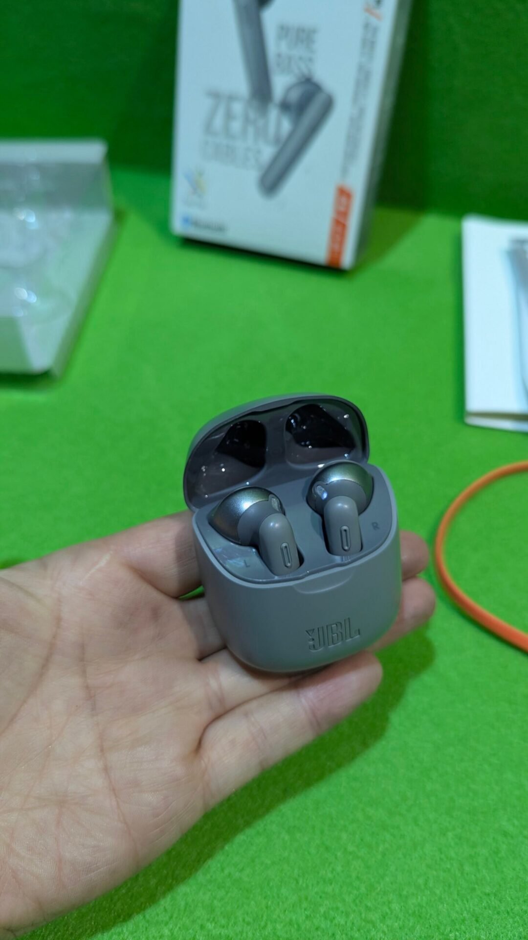 Foto 4 de JBL Tune 225 TWS Audífonos intraaurales True Wireless con Bluetooth