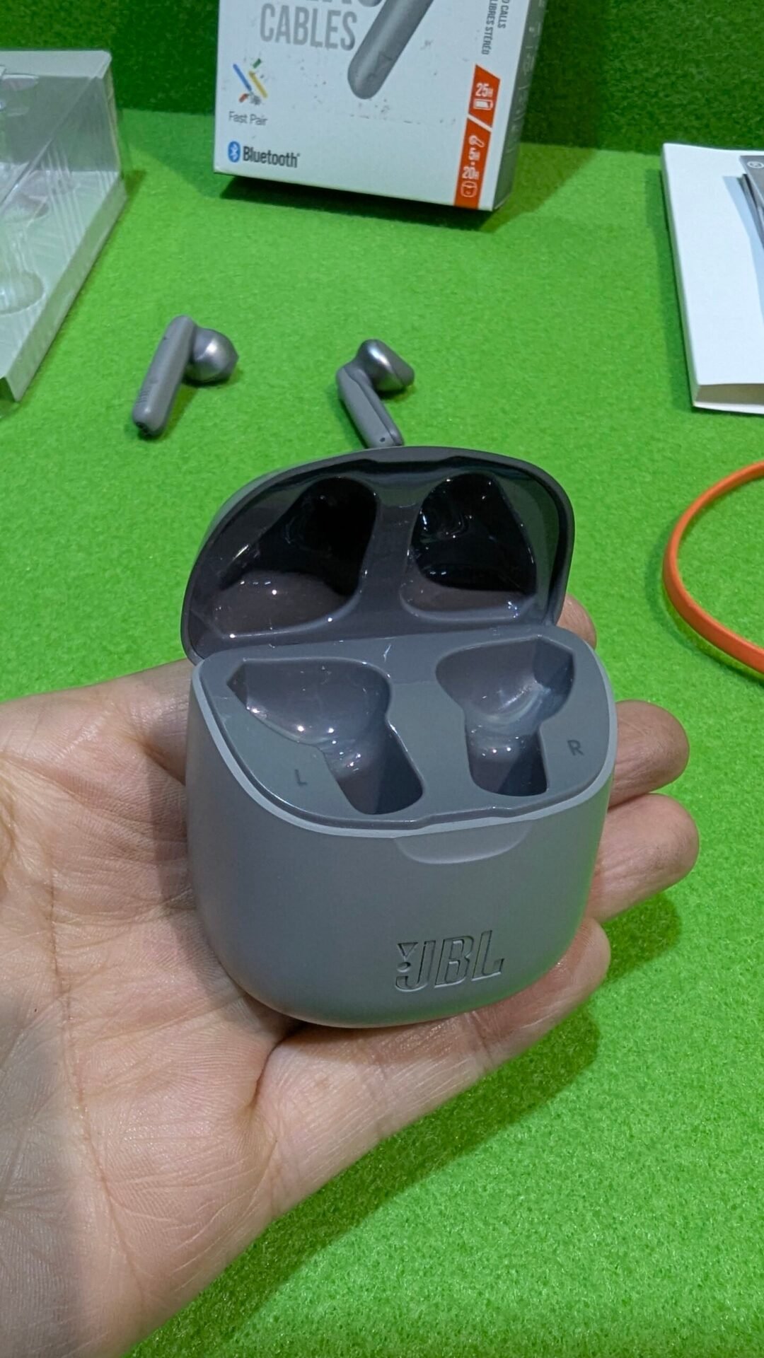 Foto 9 de JBL Tune 225 TWS Audífonos intraaurales True Wireless con Bluetooth
