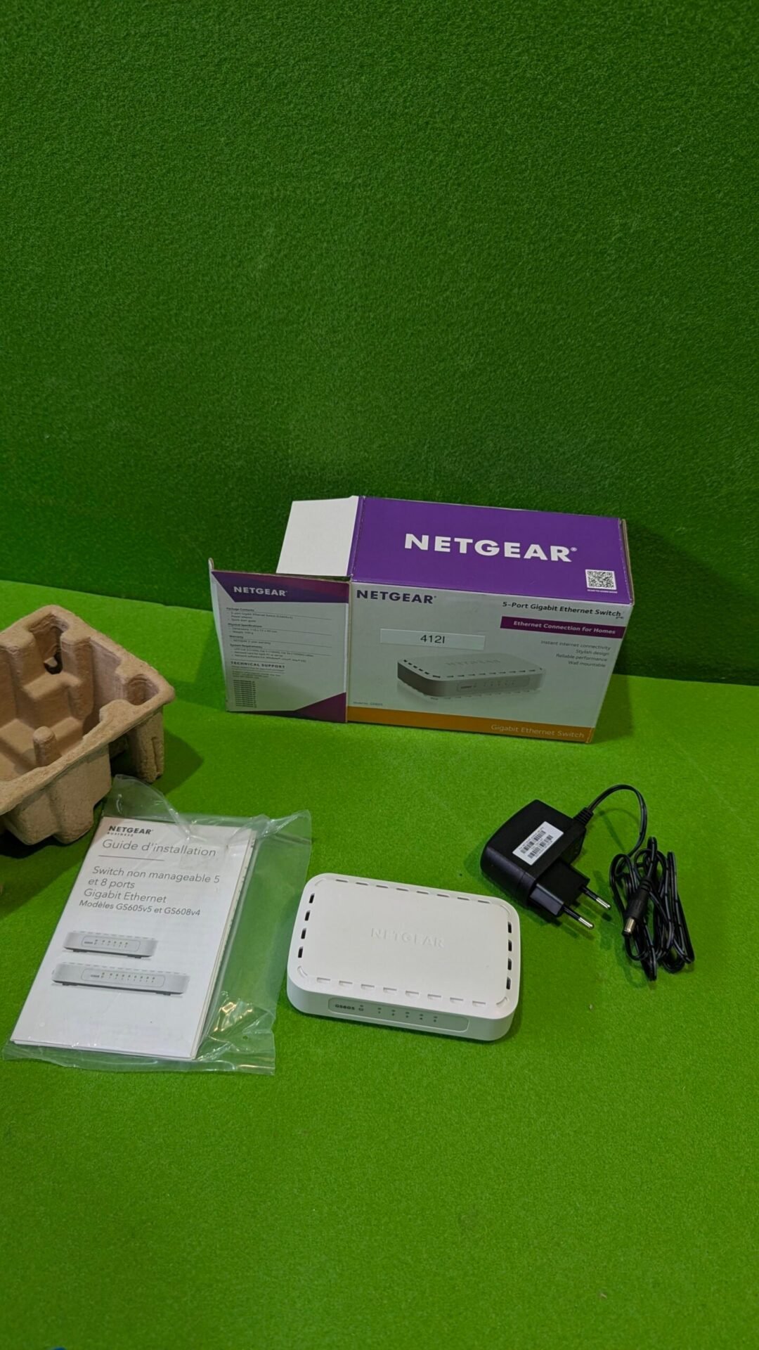 Foto 2 de NETGEAR Switch Gigabit de 5 Puertos GS605-400PES