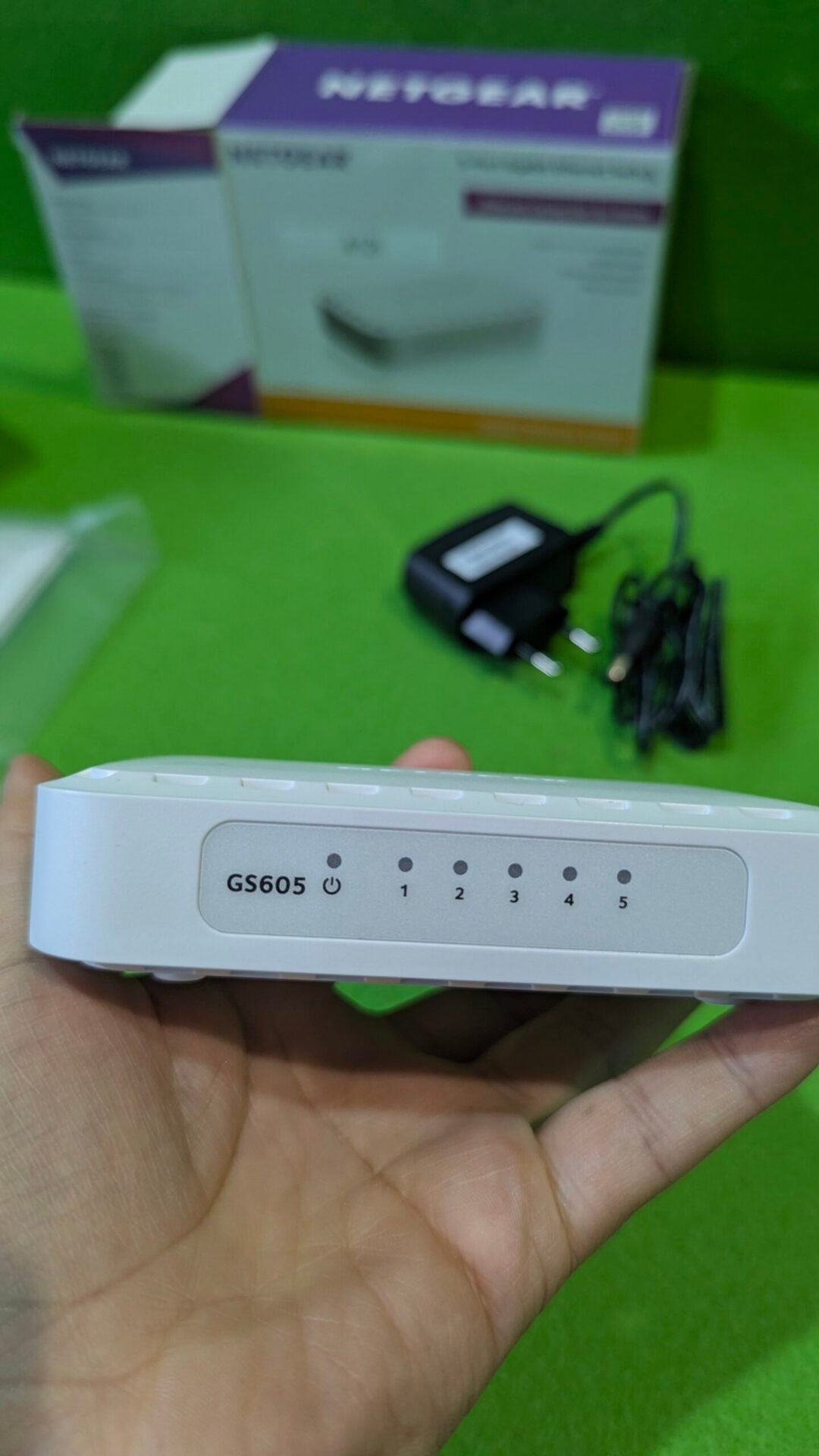 Foto 3 de NETGEAR Switch Gigabit de 5 Puertos GS605-400PES