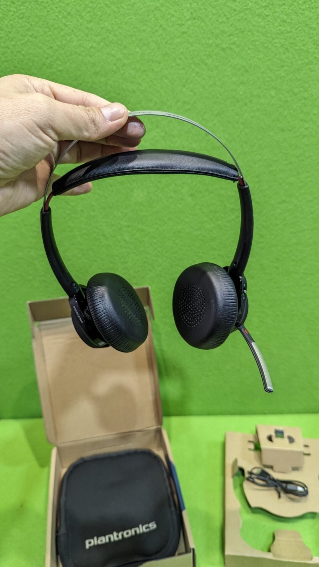 Foto 4 de Plantronics Voyager Focus UC B825 – Bluetooth Stereo Black