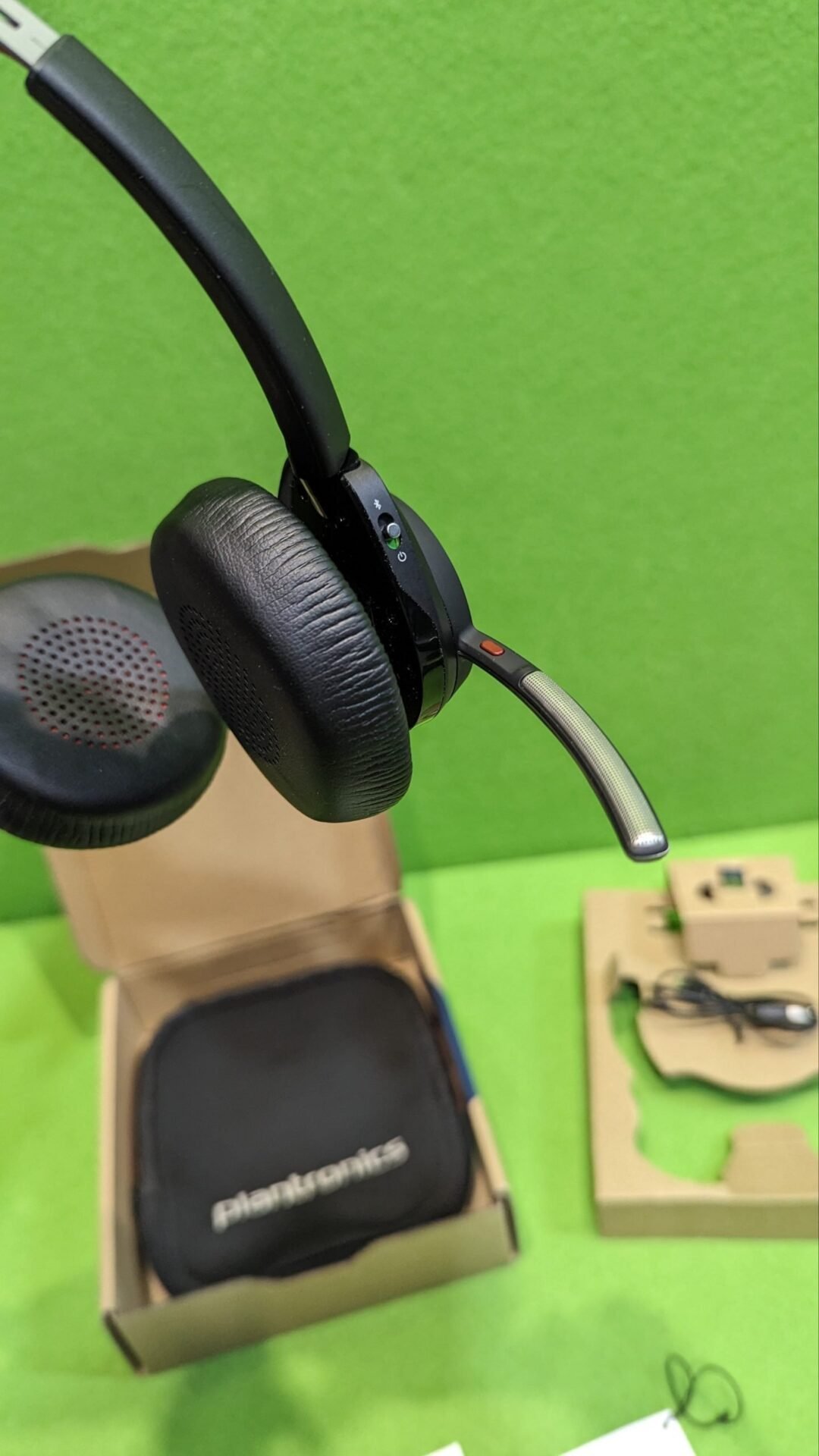 Foto 5 de Plantronics Voyager Focus UC B825 – Bluetooth Stereo Black