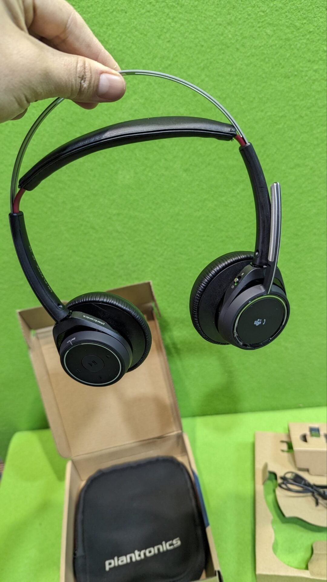 Foto 8 de Plantronics Voyager Focus UC B825 – Bluetooth Stereo Black