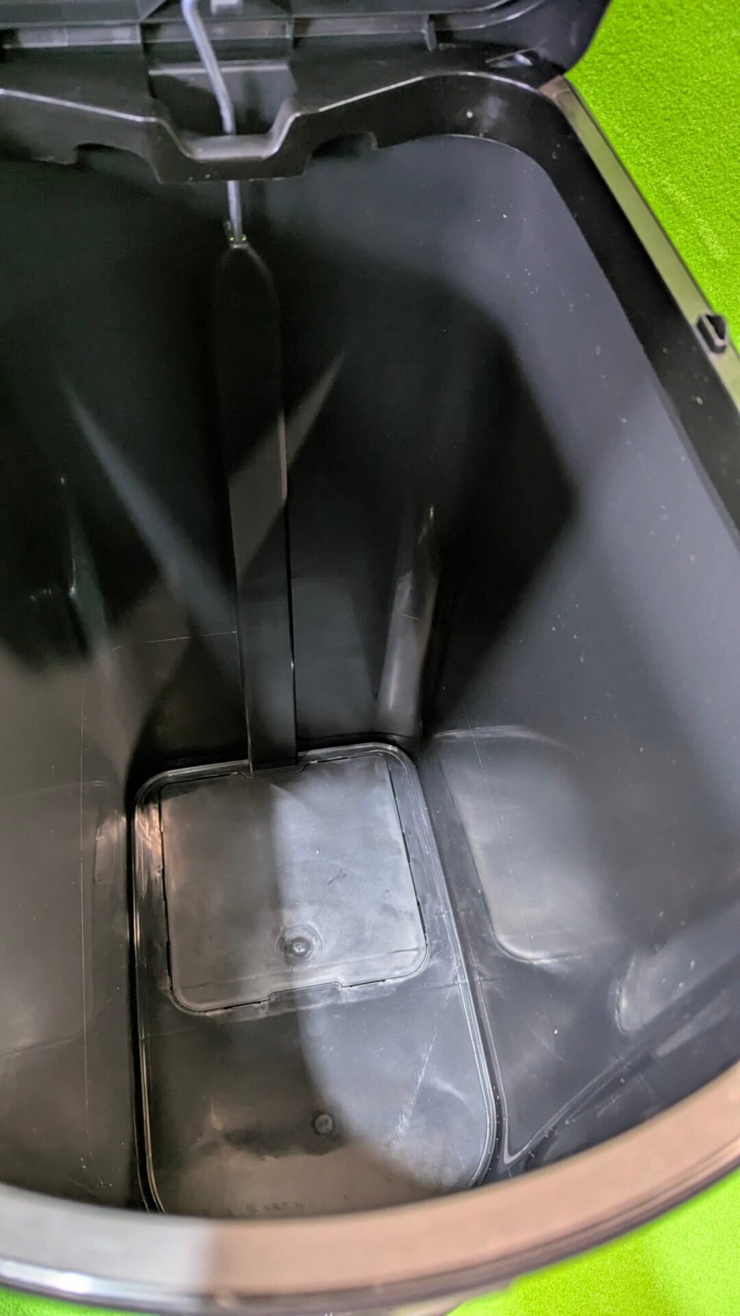 Foto 7 de Rotho Basurero Paso de 50 litros para separación de residuos con tapa y pedal