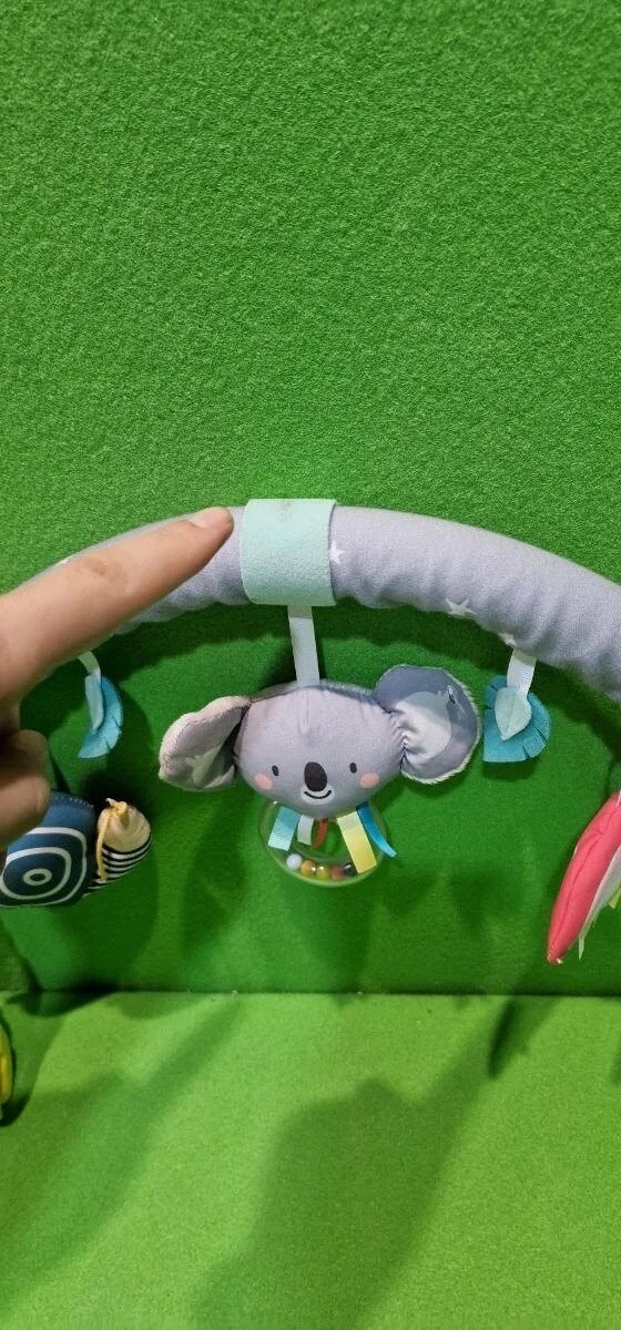 Foto 3 de Taf Toys – Arco de carrito koala Un arco de coche para bebé