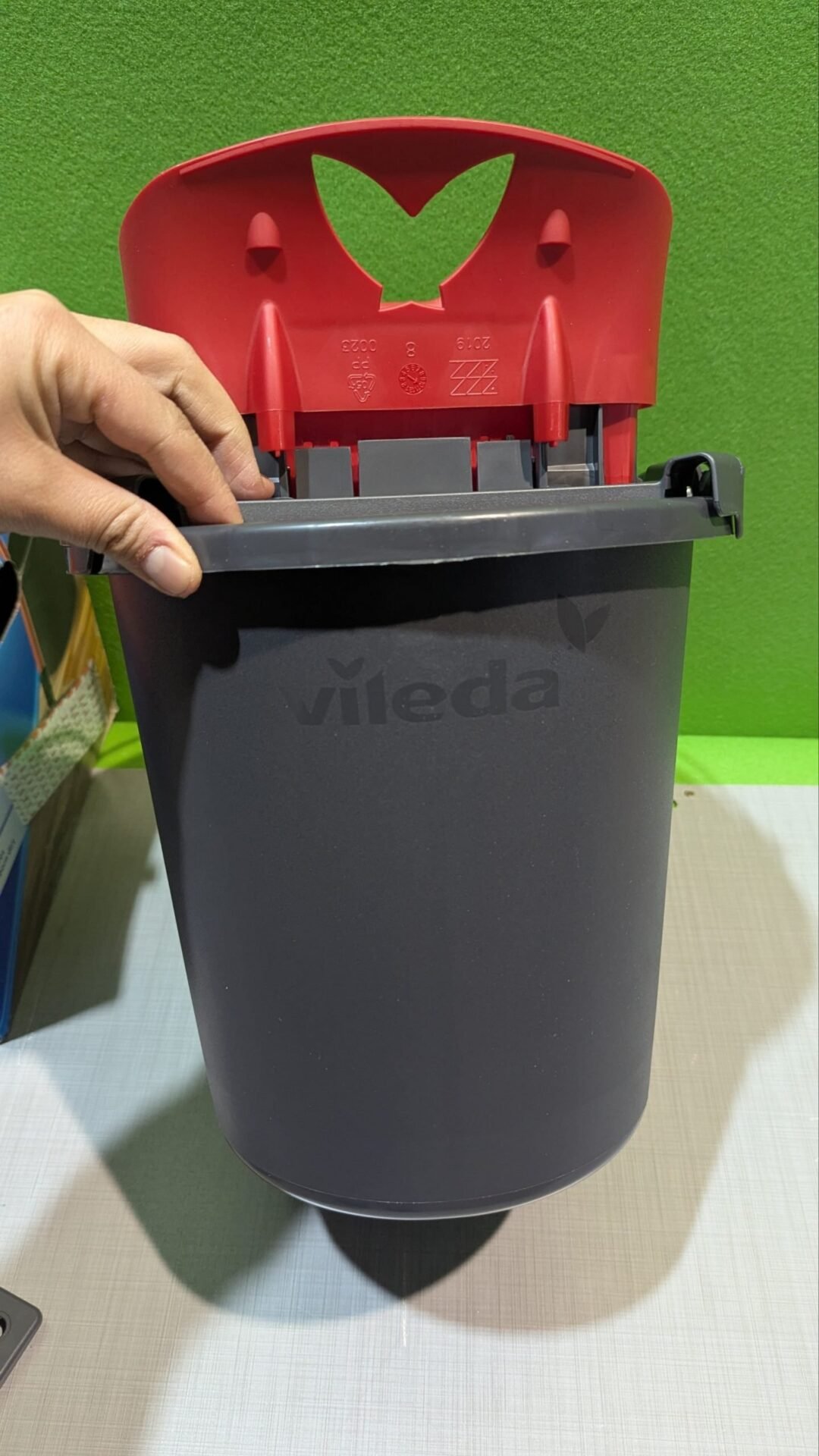 Foto 2 de Vileda Ultramax Trapeador de microfibras para Fregar y Cubo con escurridor
